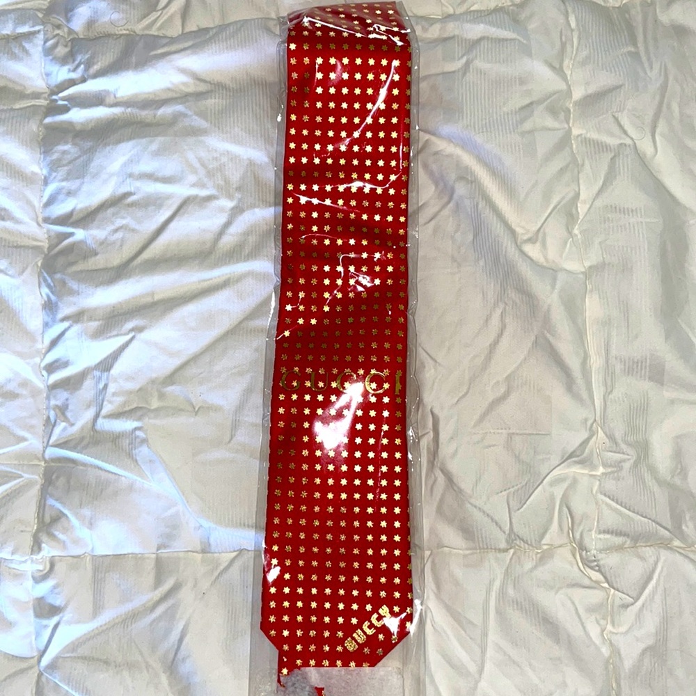 Gucci Men’s Red and Gold Stars Neck Tie